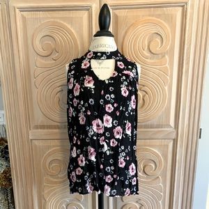 Pretty Floral Sleeveless Peekaboo Top. Size XL